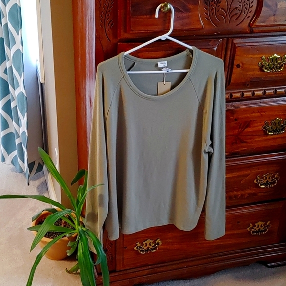 🍁NWT Women's Aritzia Wilfred Free Long Sleeve Knit Top - Picture 1 of 7